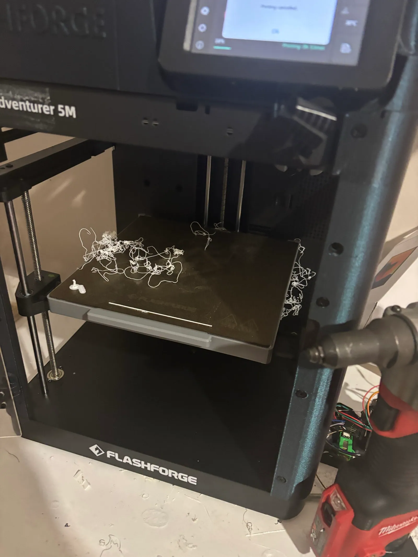 A failed print on the printer bed, spaghetti everywhere